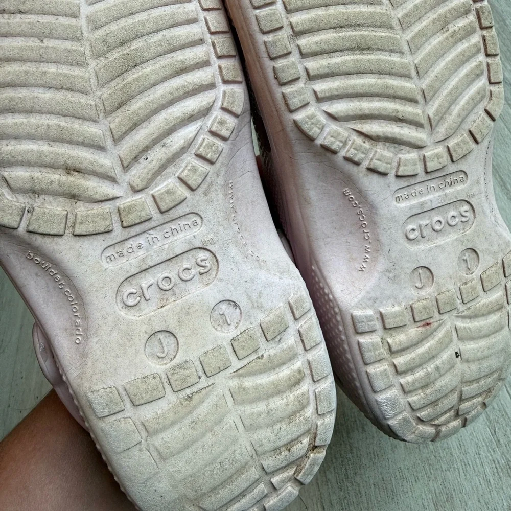 Kids pink crocs